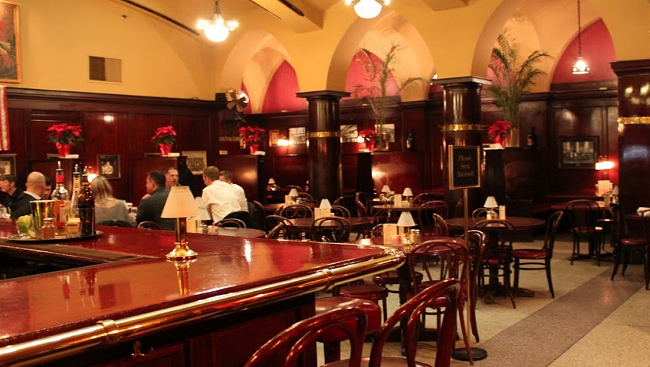 Relax at Hubers bar